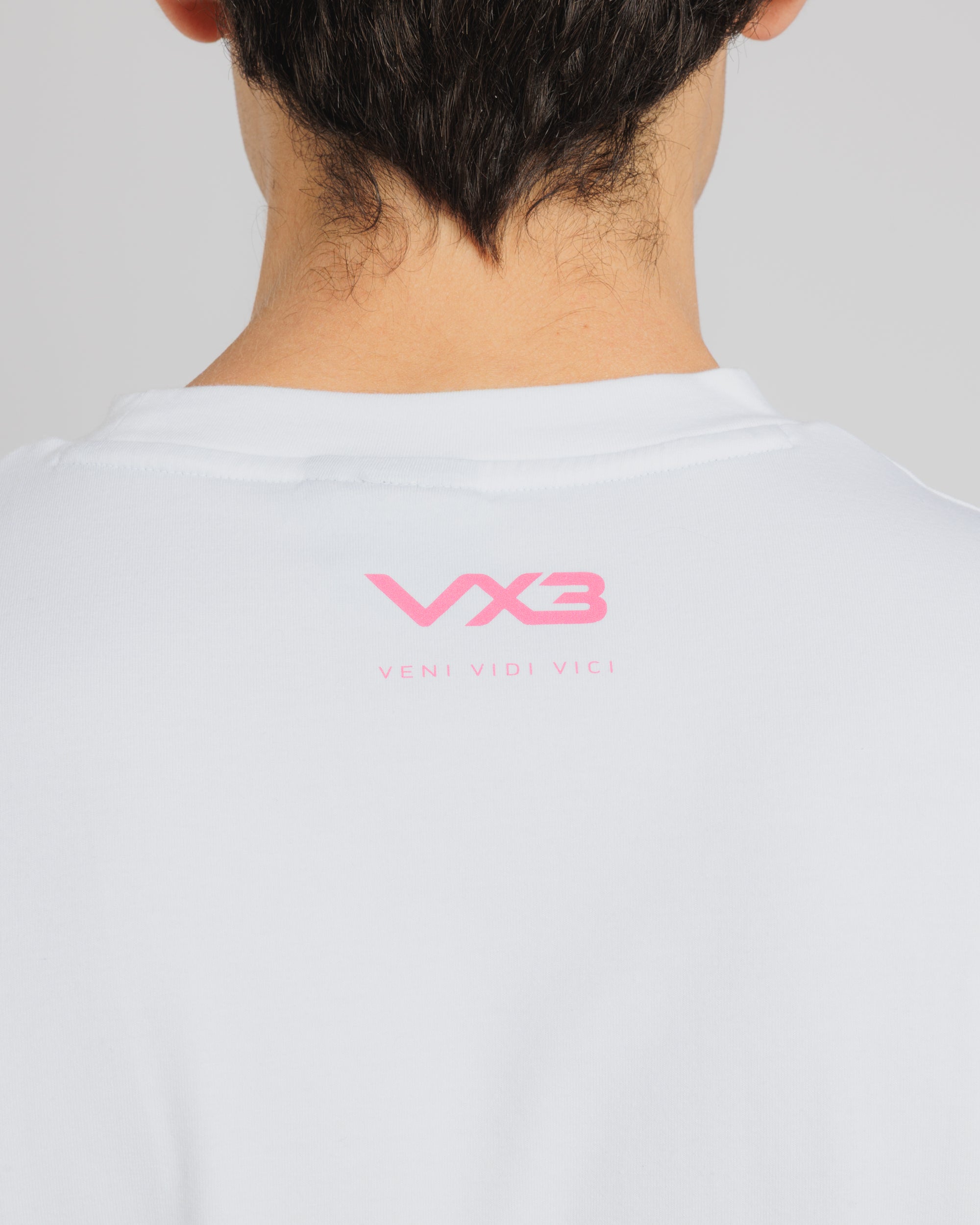 Conquer Tee White/Hot Pink