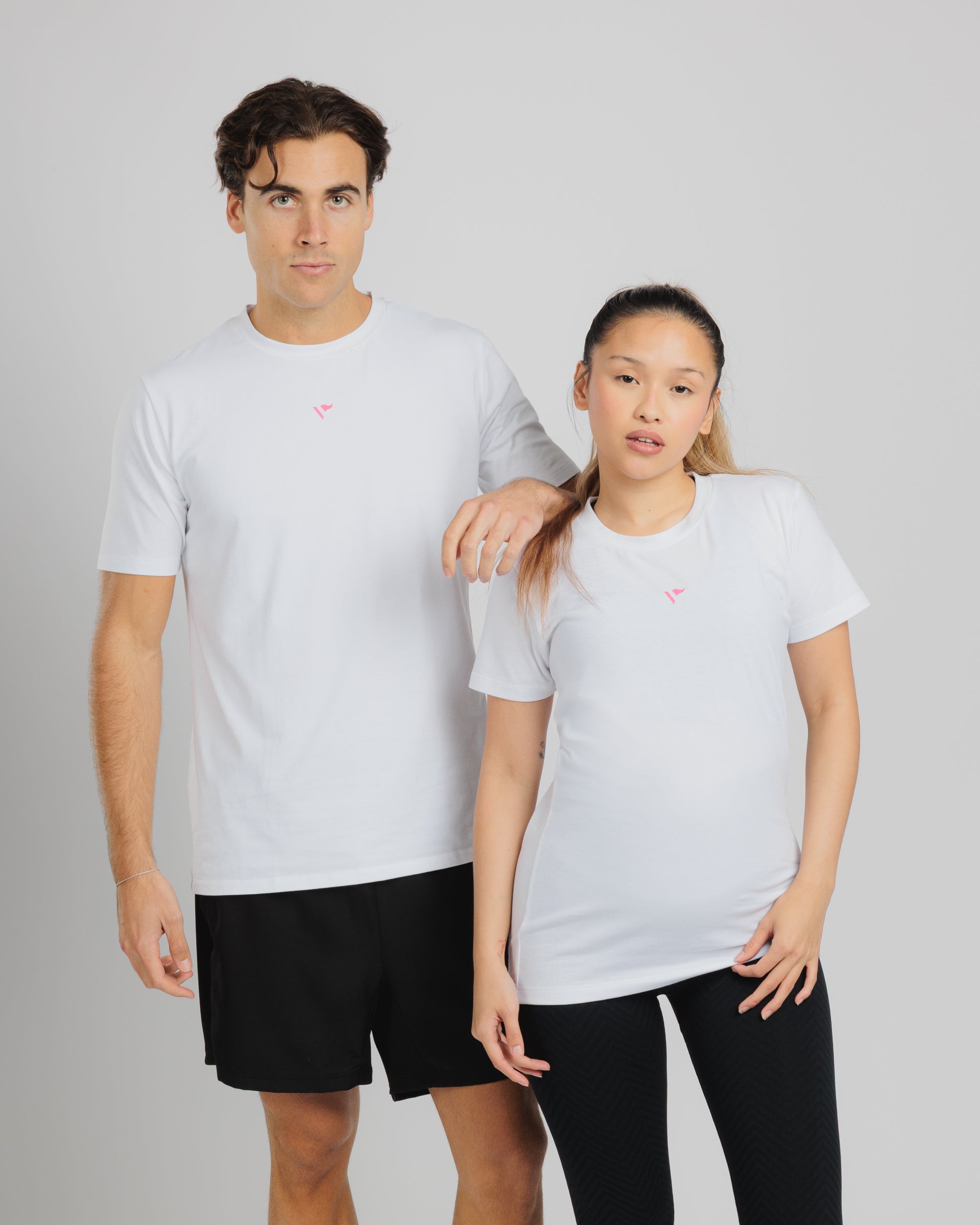 Conquer Tee White/Hot Pink