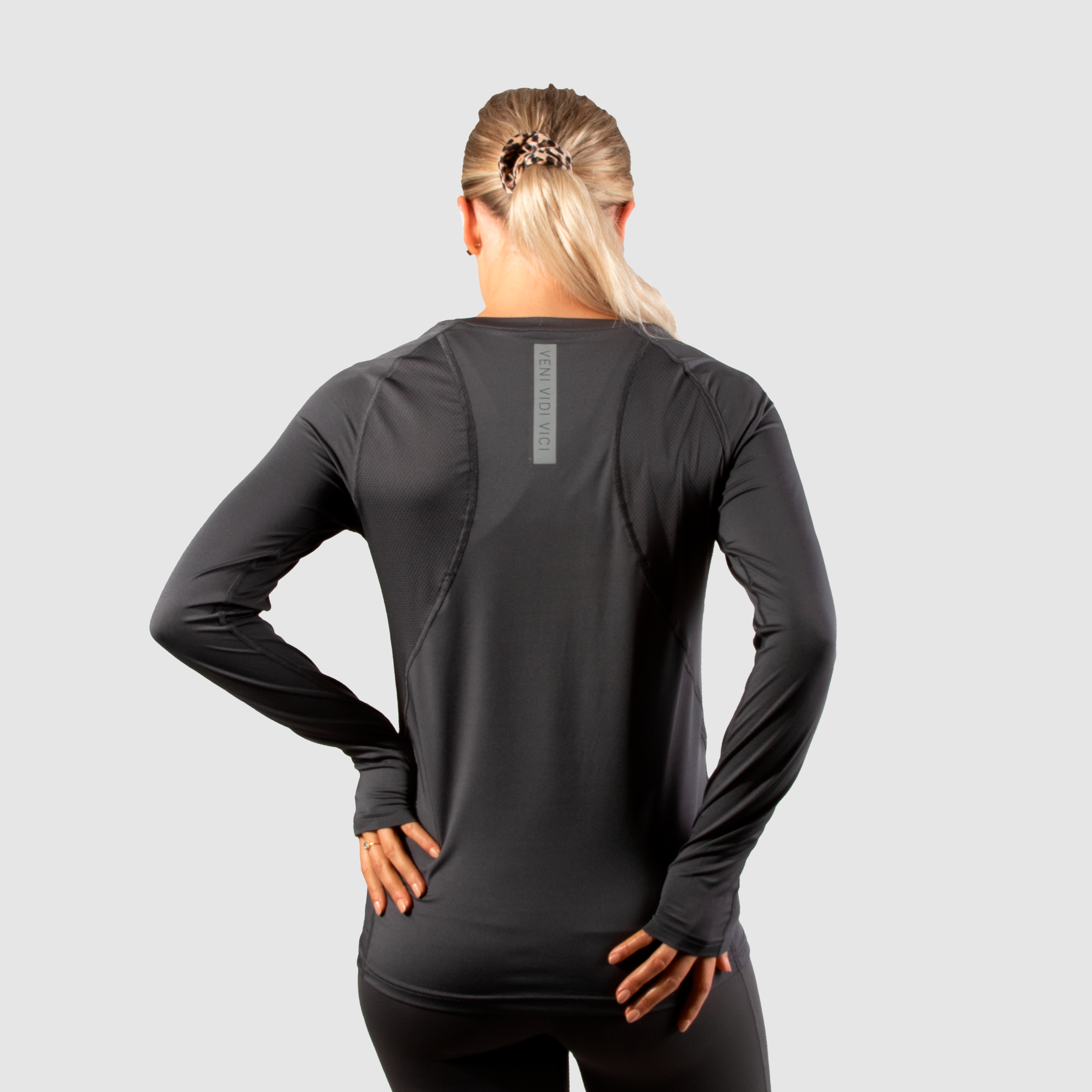 Motus Ladies Training Tee L/S Pewter