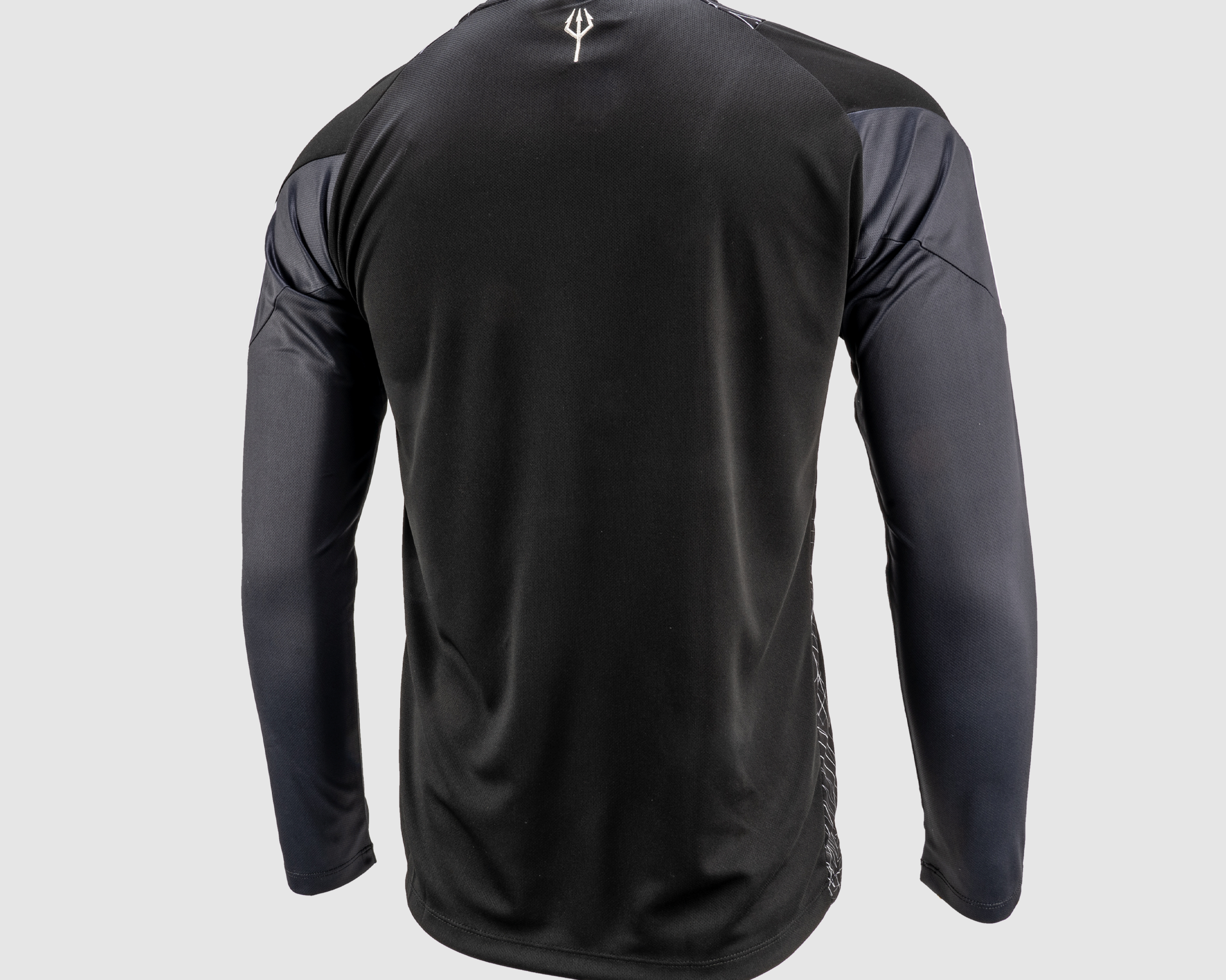 P52034-SALFORD-RED-DEVILS-LONG-SLEEVE-TRAINING-TEE-25-BLACK-SLATE-ALT1.png