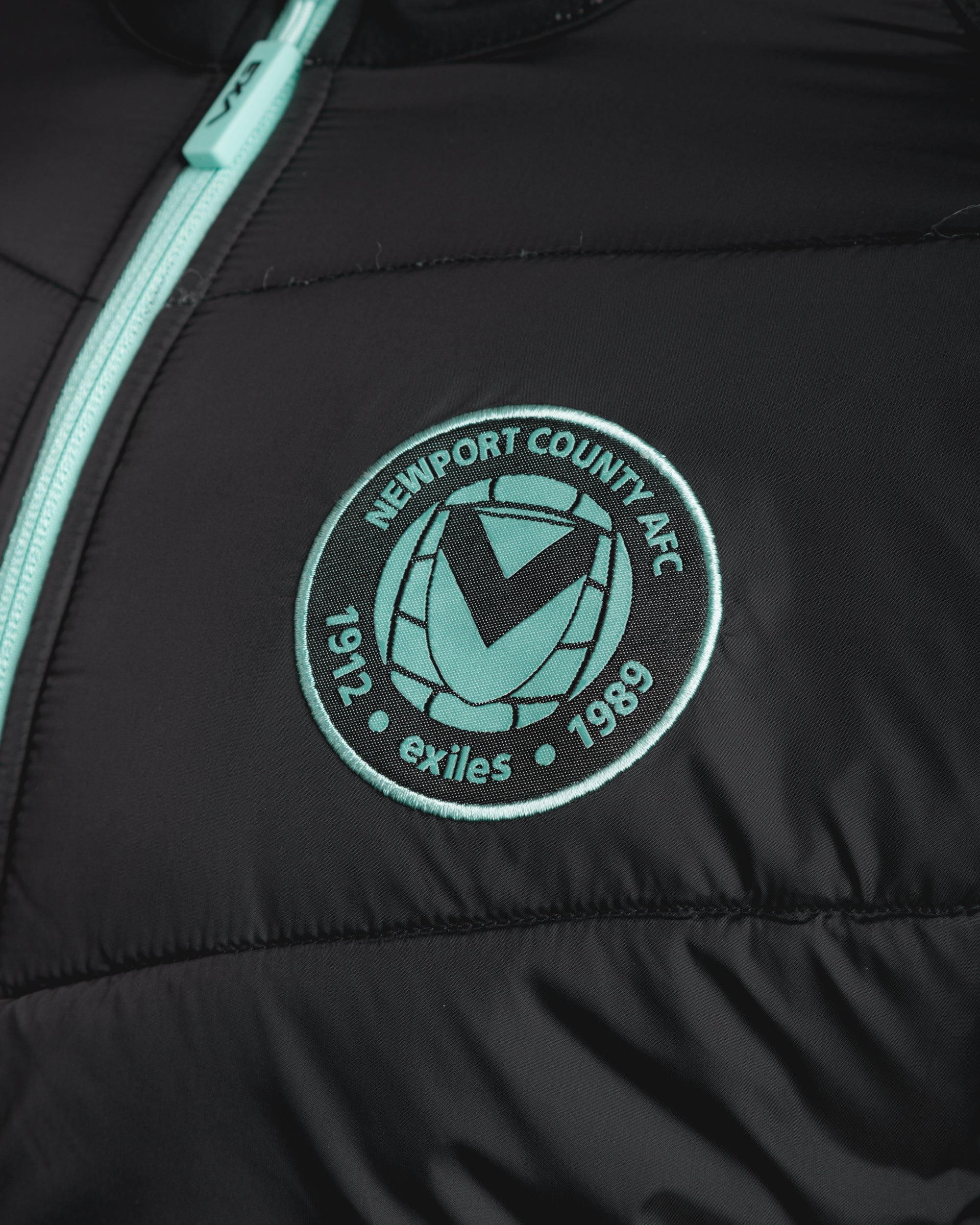 Newport County AFC 25/26 Tempest Hybrid Jacket Black