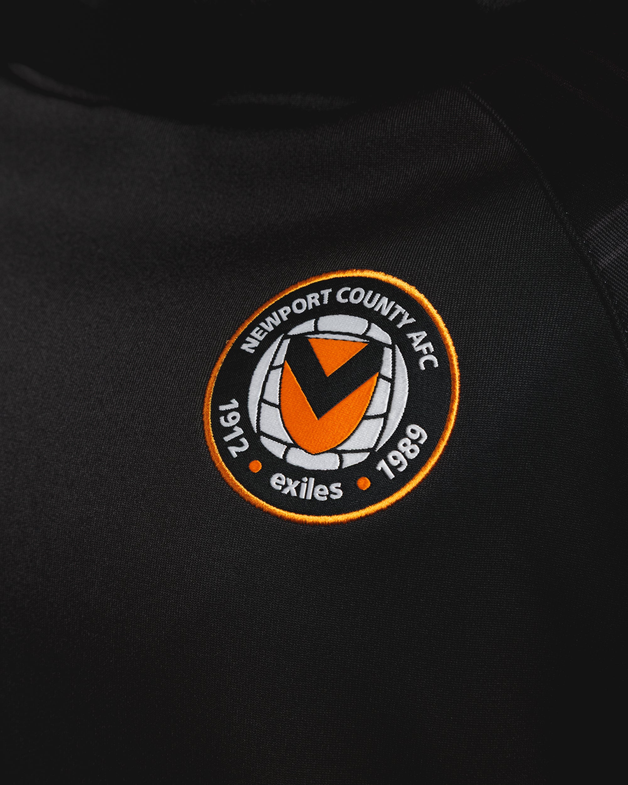 Newport County AFC 25/26 Vertex Training Hoodie Black/Amber