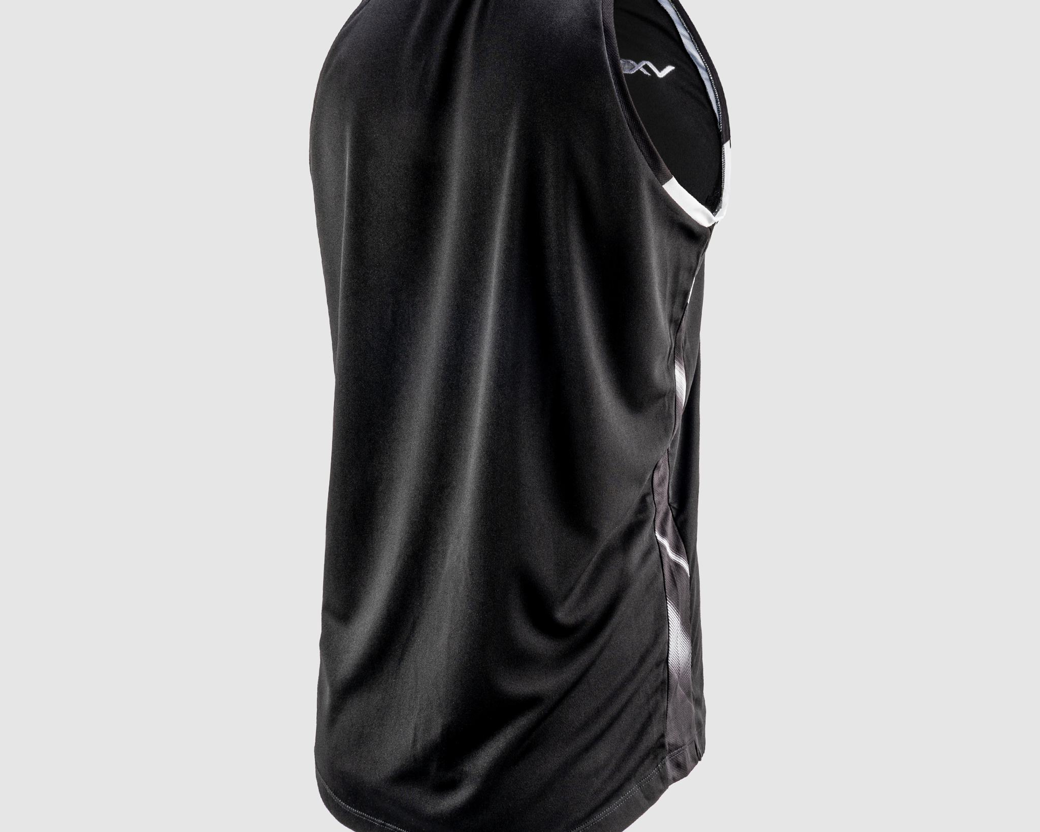 Newcastle-Falcons-24-25-Quadrigo-Training-Vest--Black-alt1.png