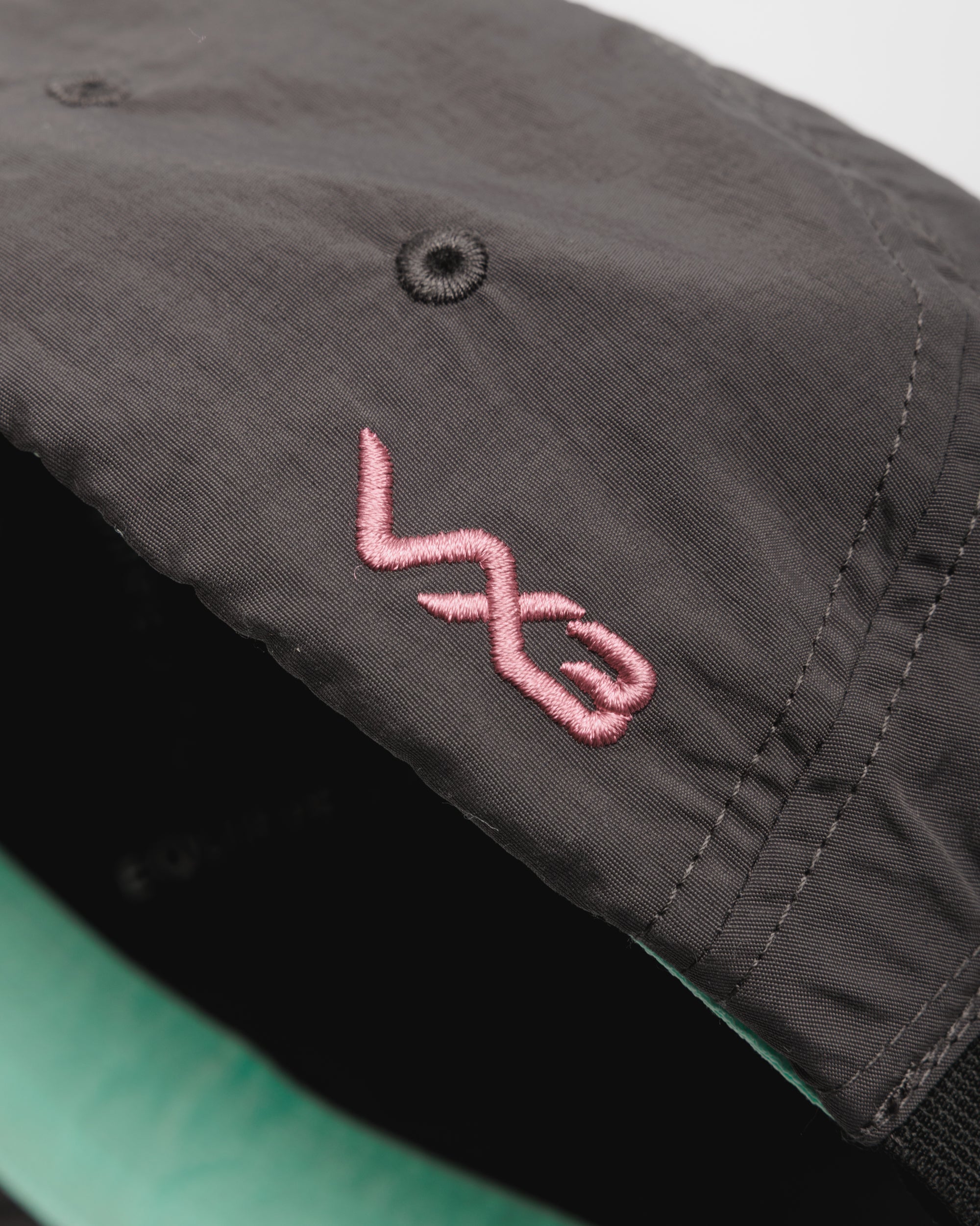 Linear 5 Panel Run Cap - Black