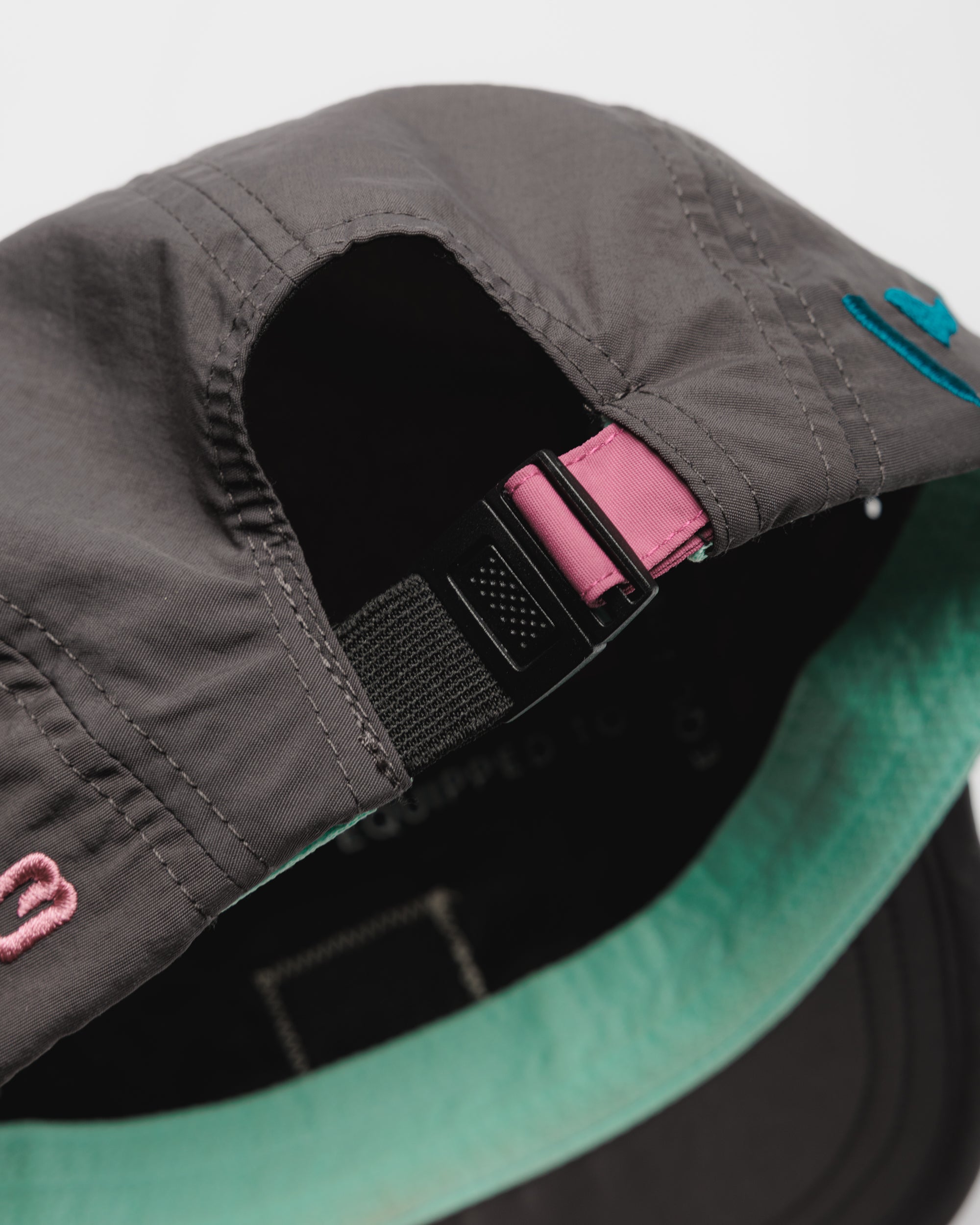 Linear 5 Panel Run Cap - Black