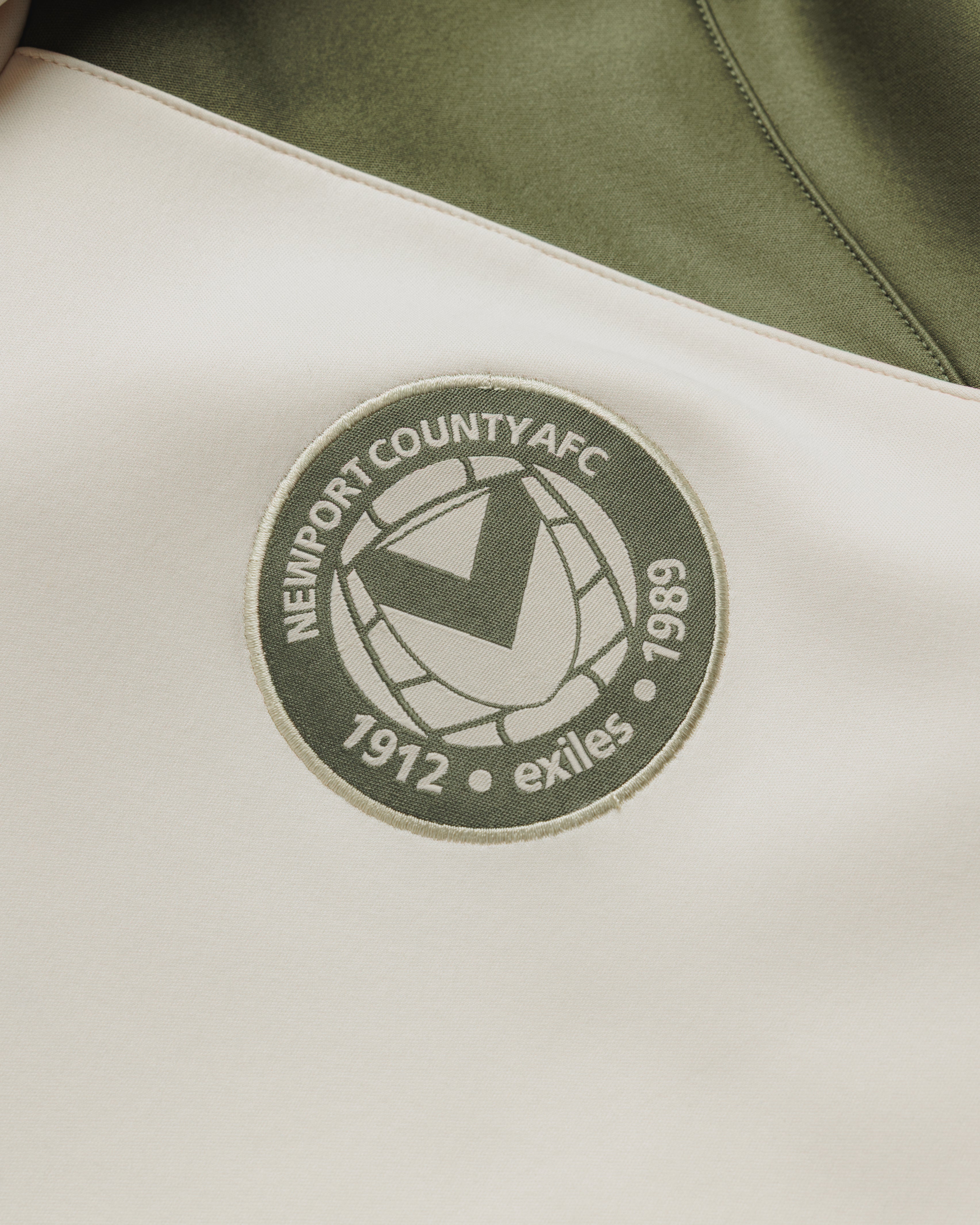Newport County AFC 26/27 Vertex Training Hoodie Ecru/Dark Olive