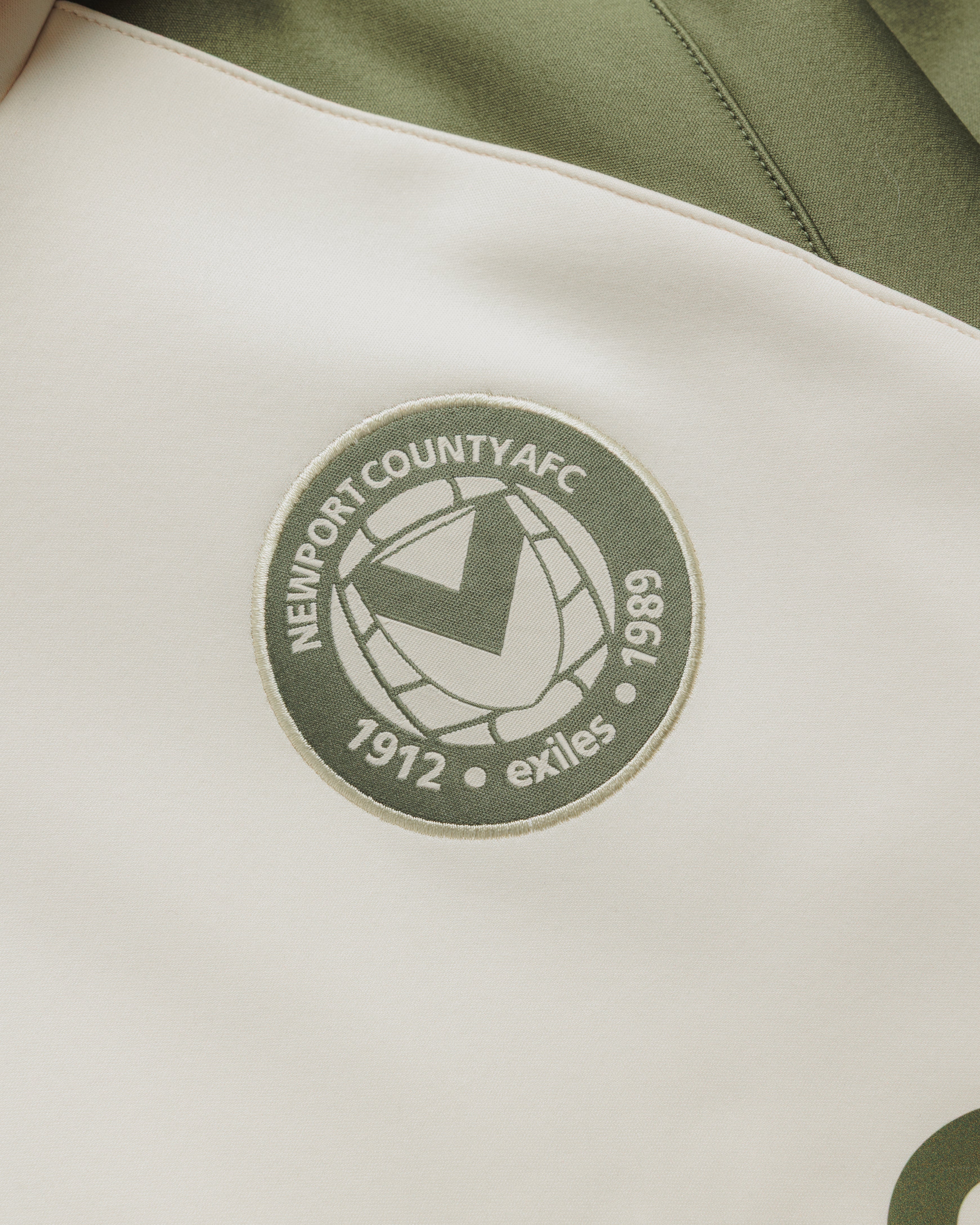Newport County AFC 26/27 Vertex Training Hoodie Youth Ecru/Dark Olive