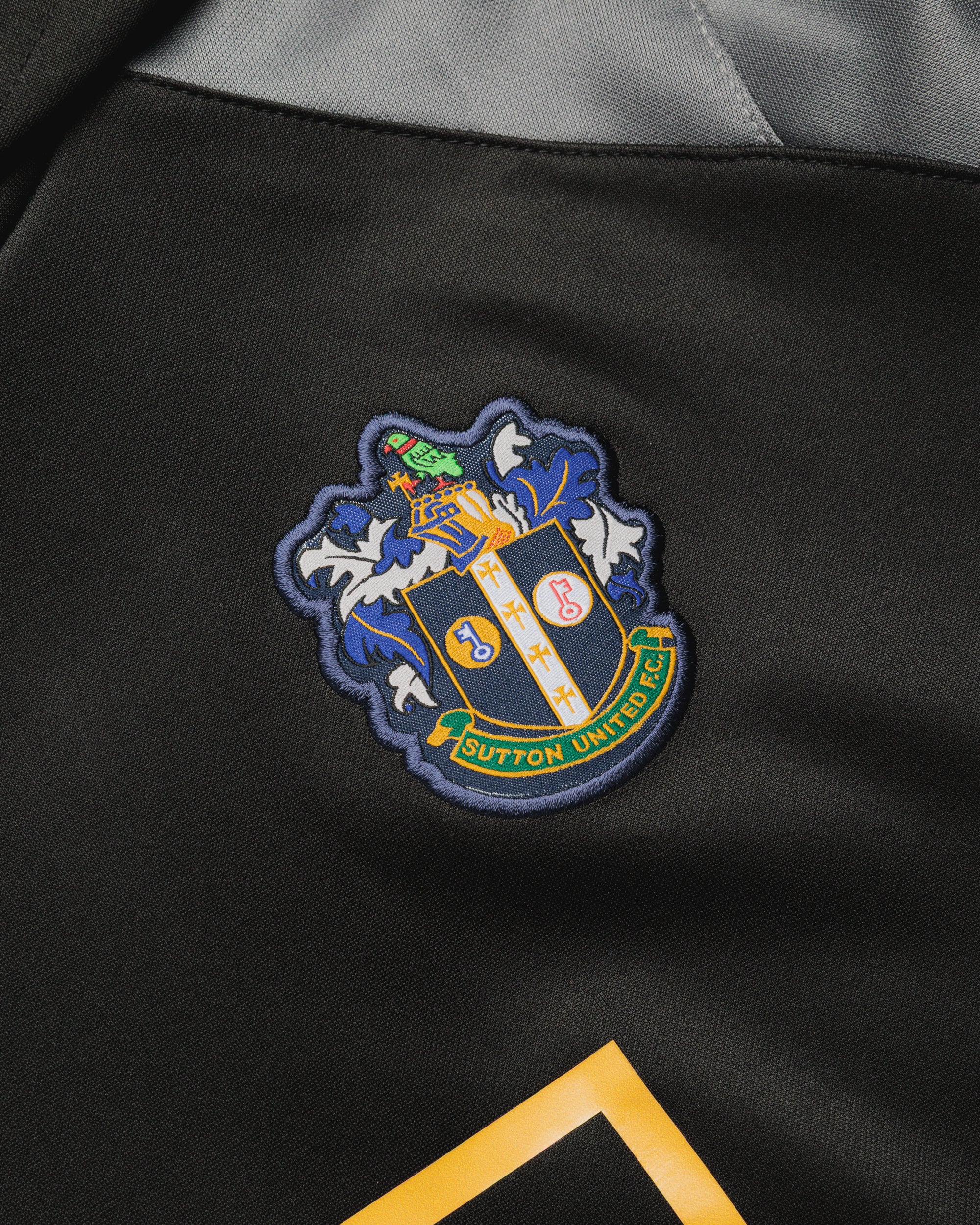 Sutton United 26/27 Vertex Training Hoodie Black/Dark Grey/Gold
