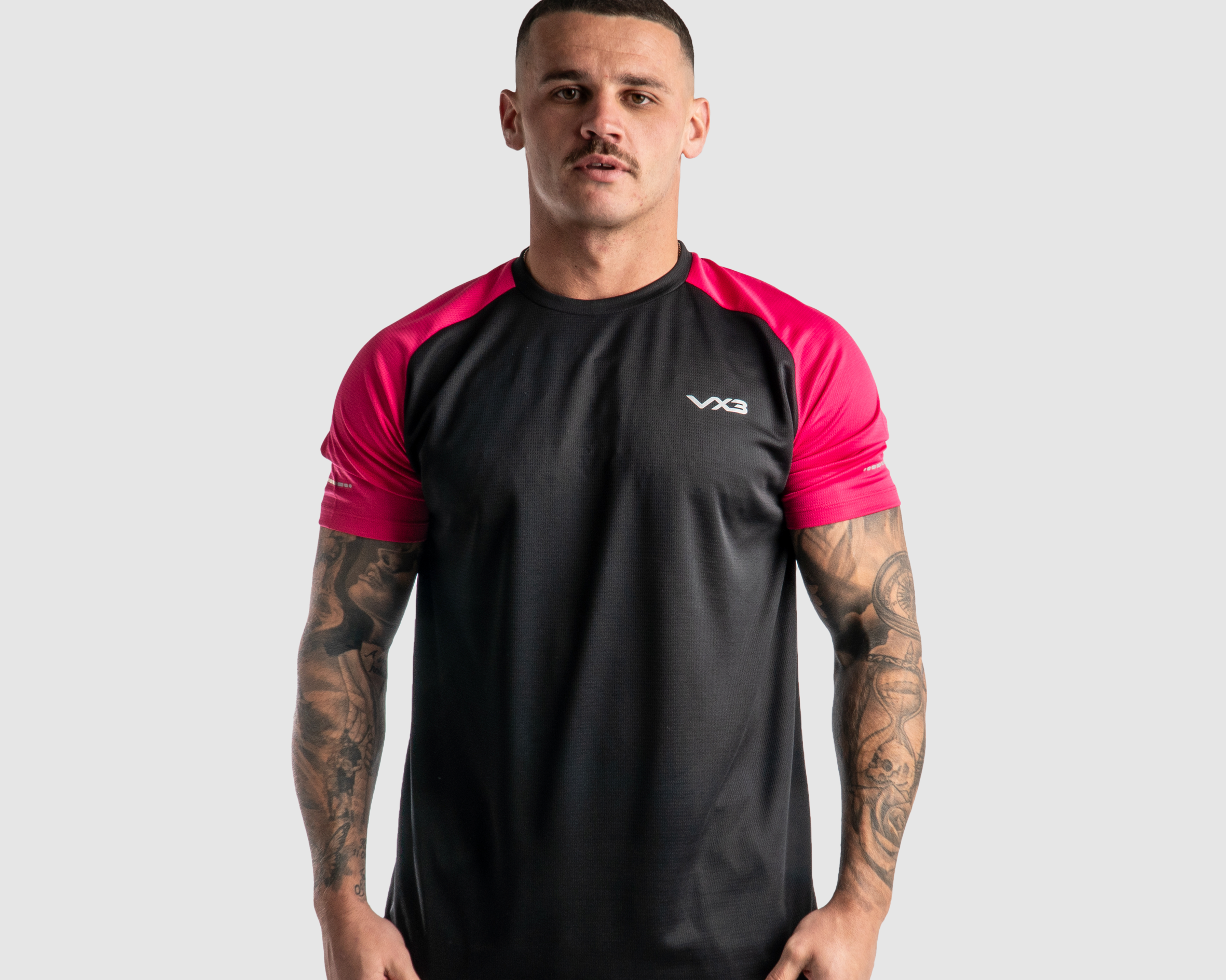 P30079-AEROWAVE-T-SHIRT-BLCK-PINK-ALT1.png