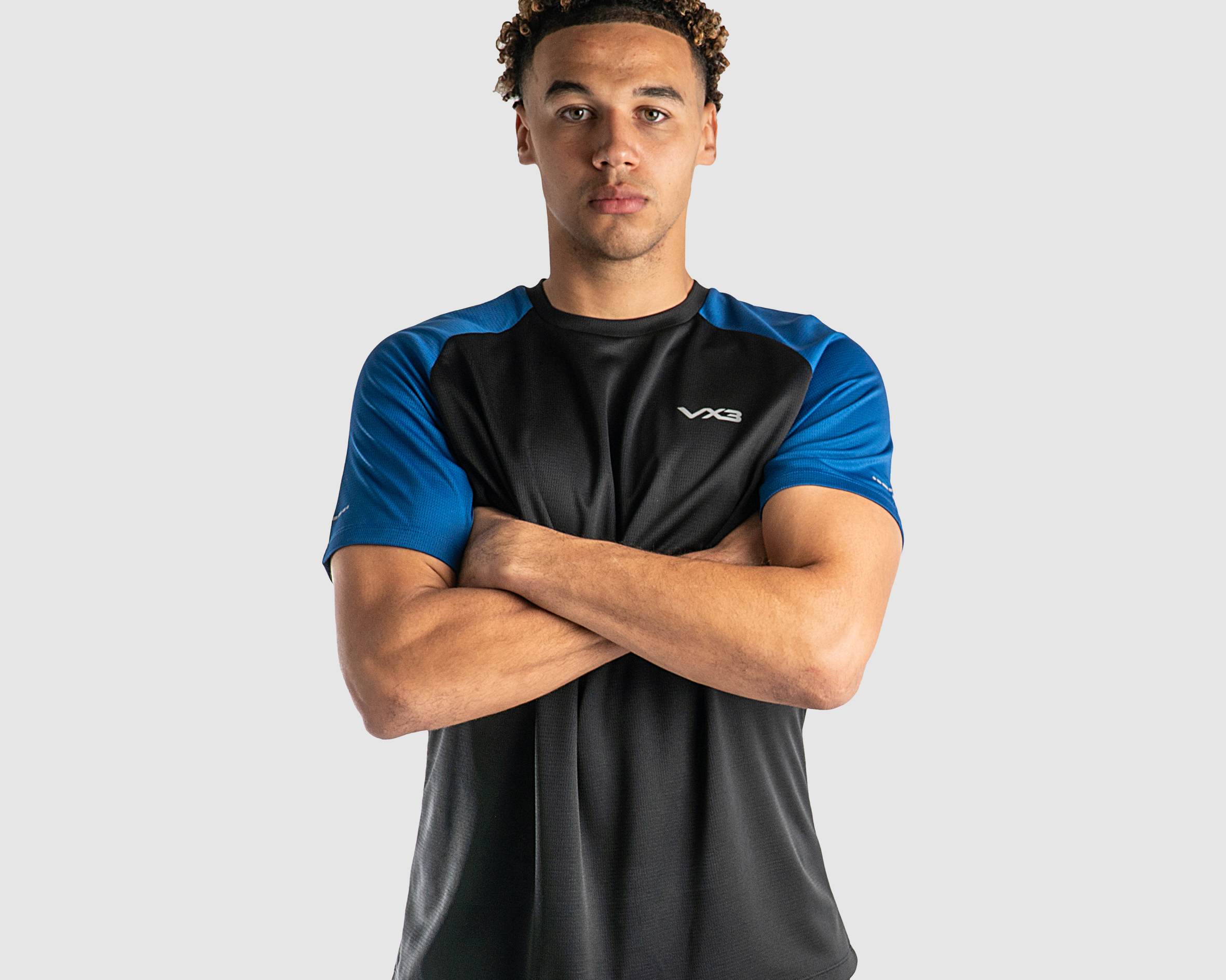 P30084-AEROWAVE-T-SHIRT-BLACK-BLUE.png