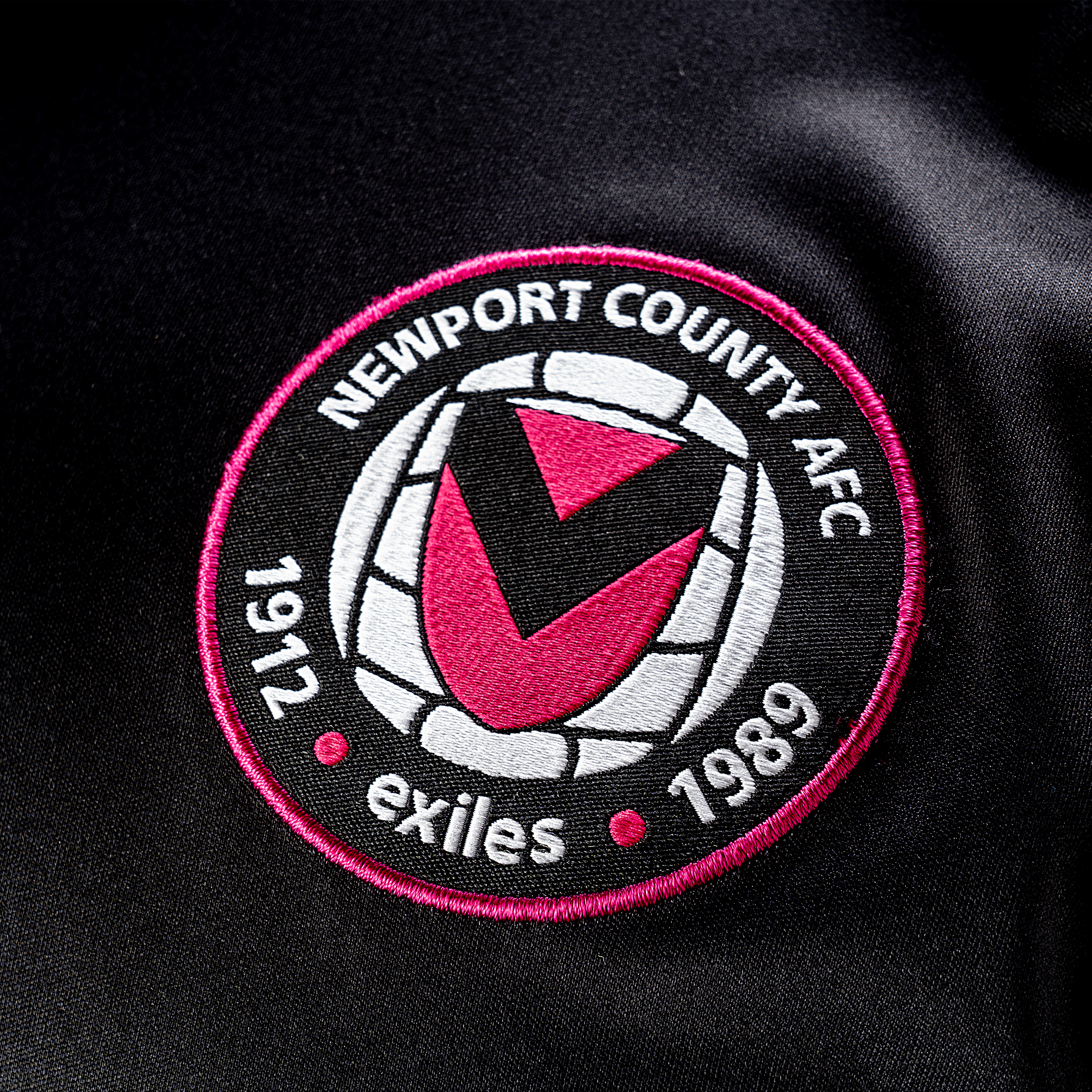 Newport County AFC 24/25 Quadrigo Training Tee - Black/Pink