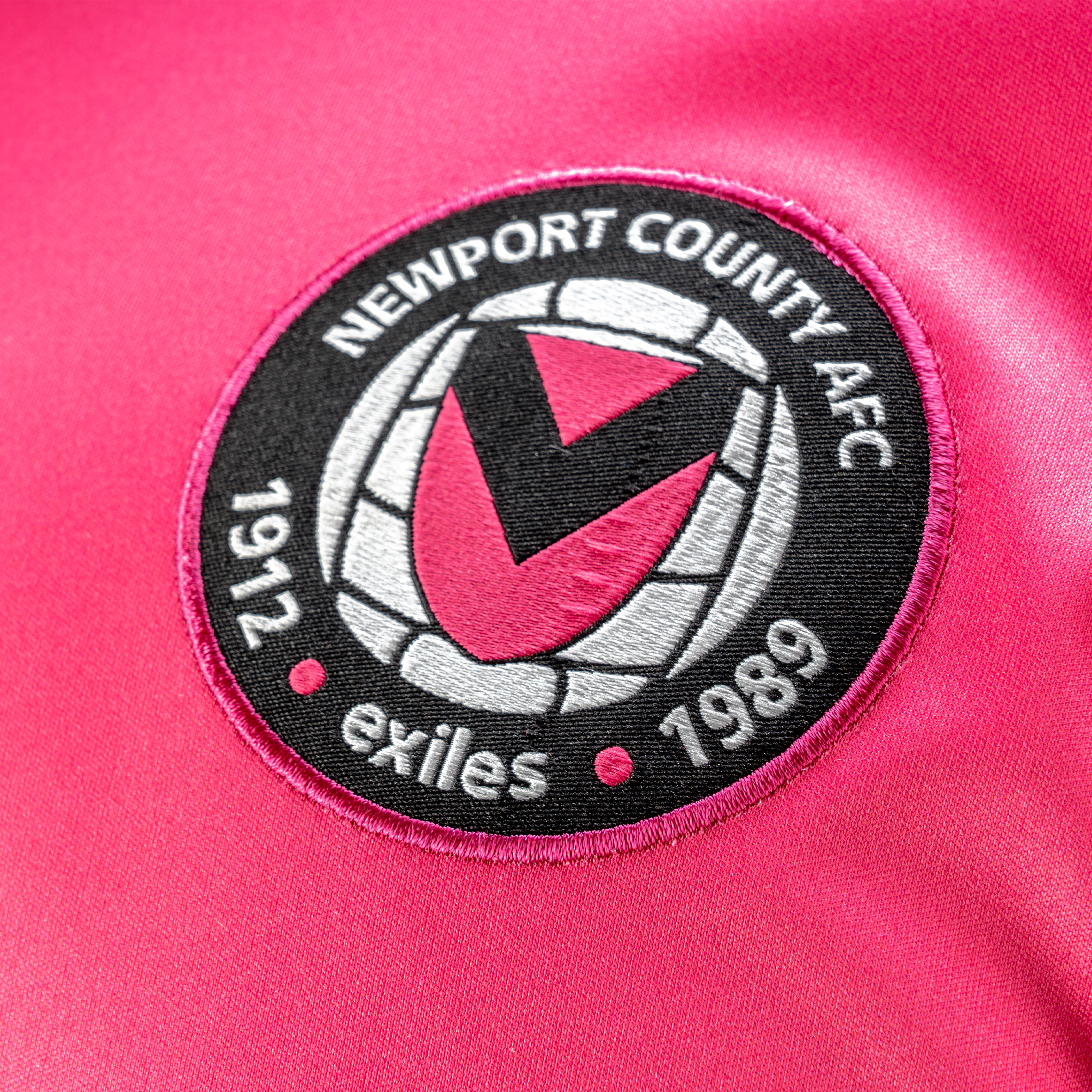 Newport County AFC 24/25 Quadrigo Training Tee-Pink/Black