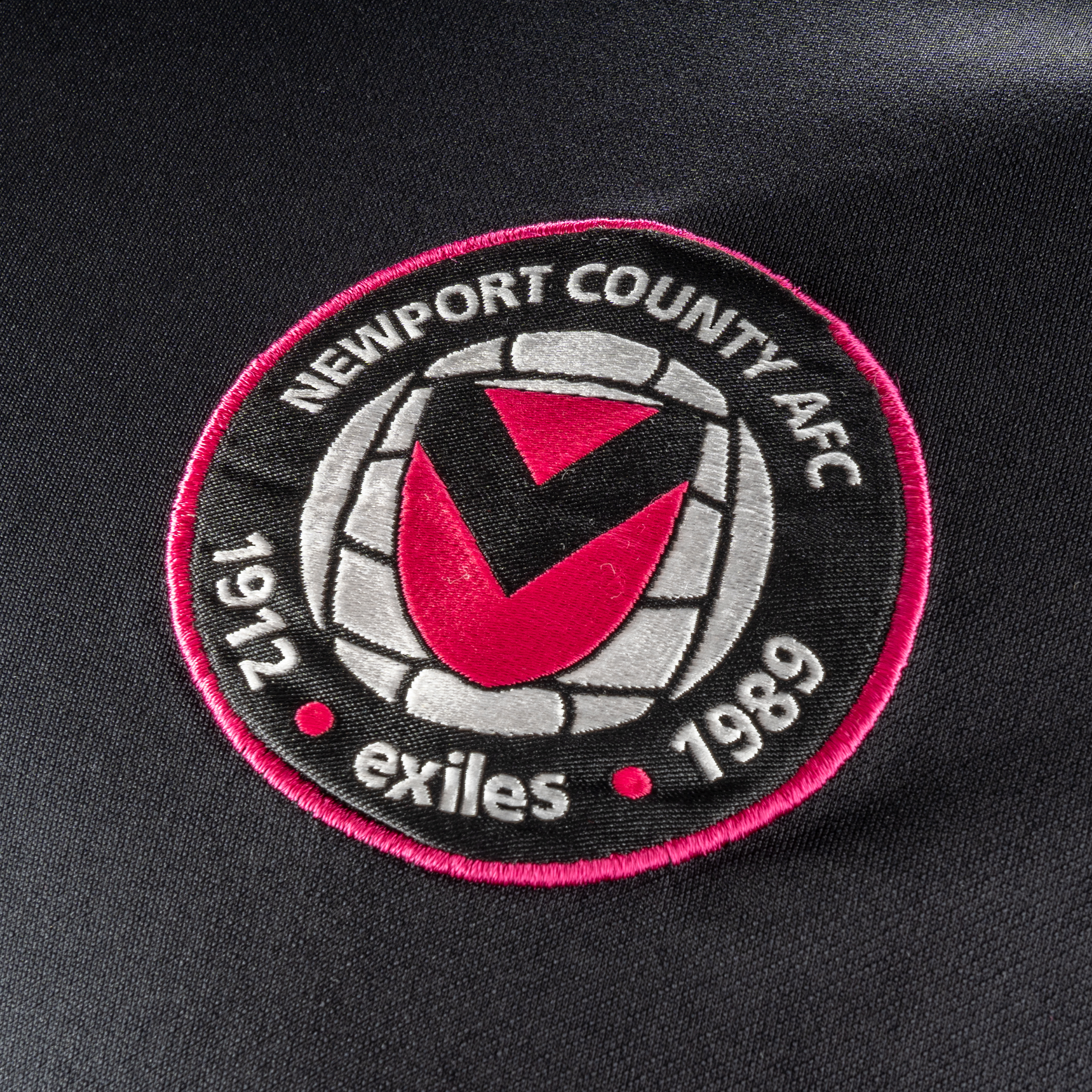 Newport County AFC 24/25 Half Zip Top  YOUTH-Black/Pink