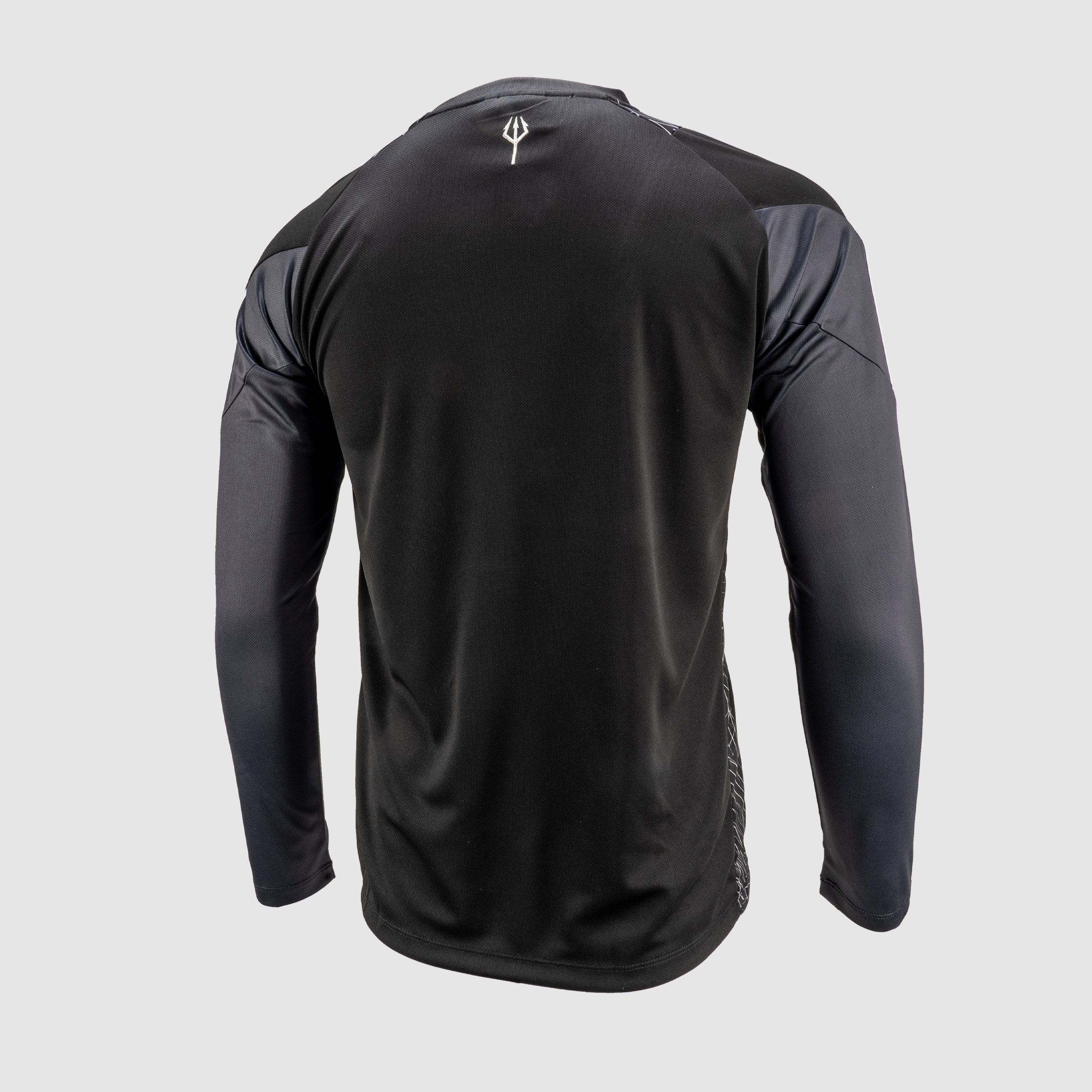 P52034-SALFORD-RED-DEVILS-LONG-SLEEVE-TRAINING-TEE-25-BLACK-SLATE-ALT1.png