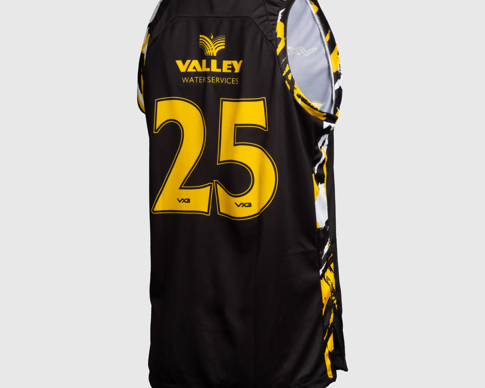 P74509-DRAGONS-RFC-25-26-ELITE-BASKETBALL-VEST-BLACK-AMBER-ALT1.png