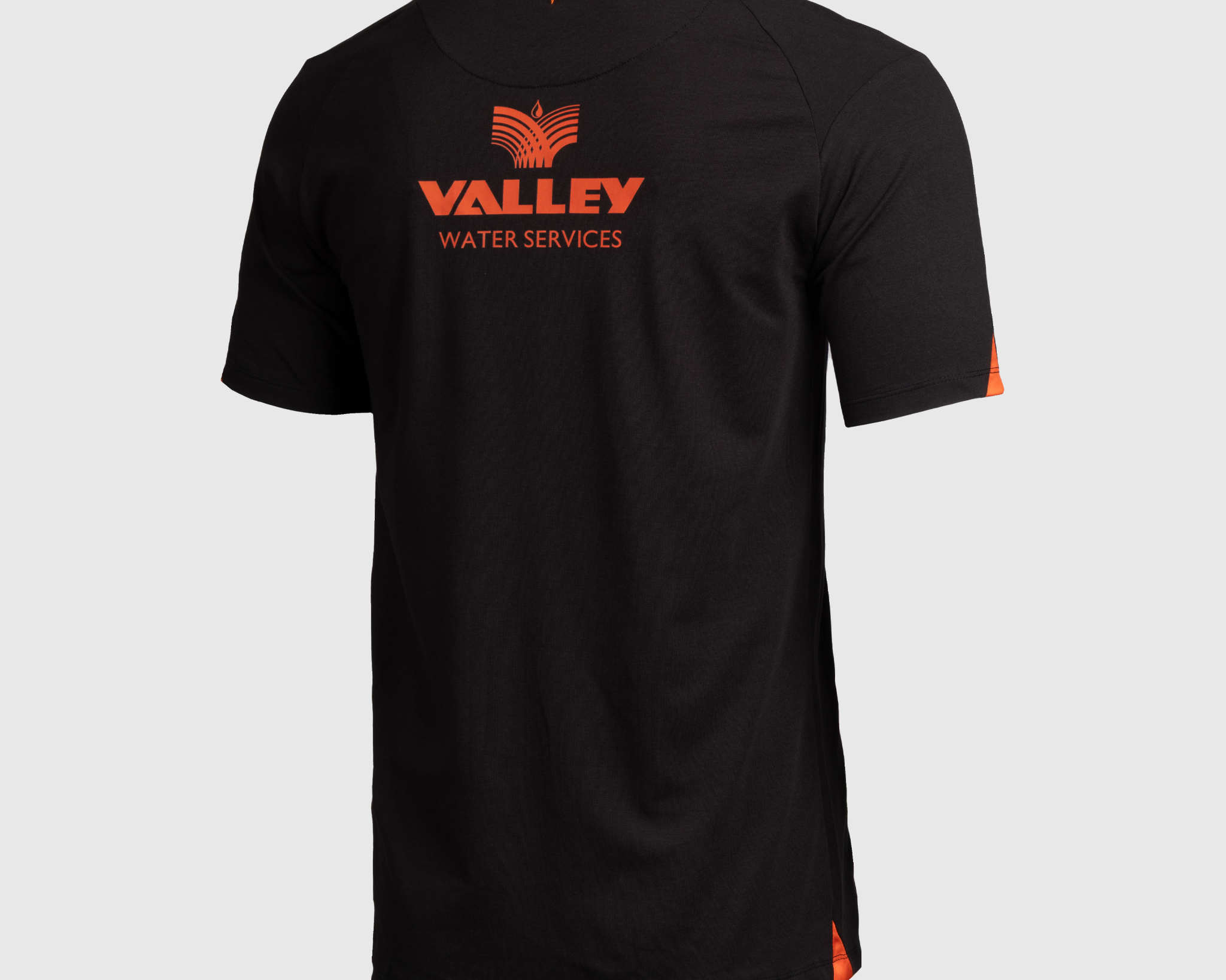 P74536-DRAGONS-RFC-25-26-TRAVEL-TEE-BLACK-BRIGHT-ORANGE-ALT1.png