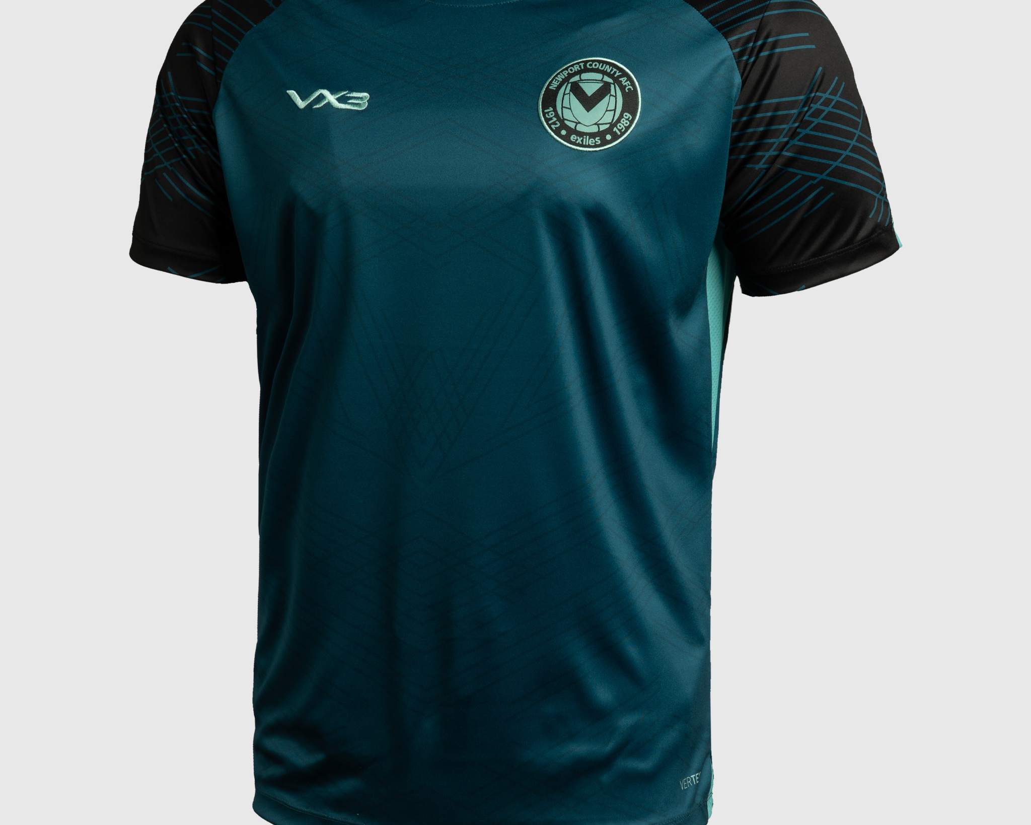P75120-NEWPORT-COUNTY-AFC-25-26-VERTEX-TRAINING-TEE-CORAL-BLACK.png